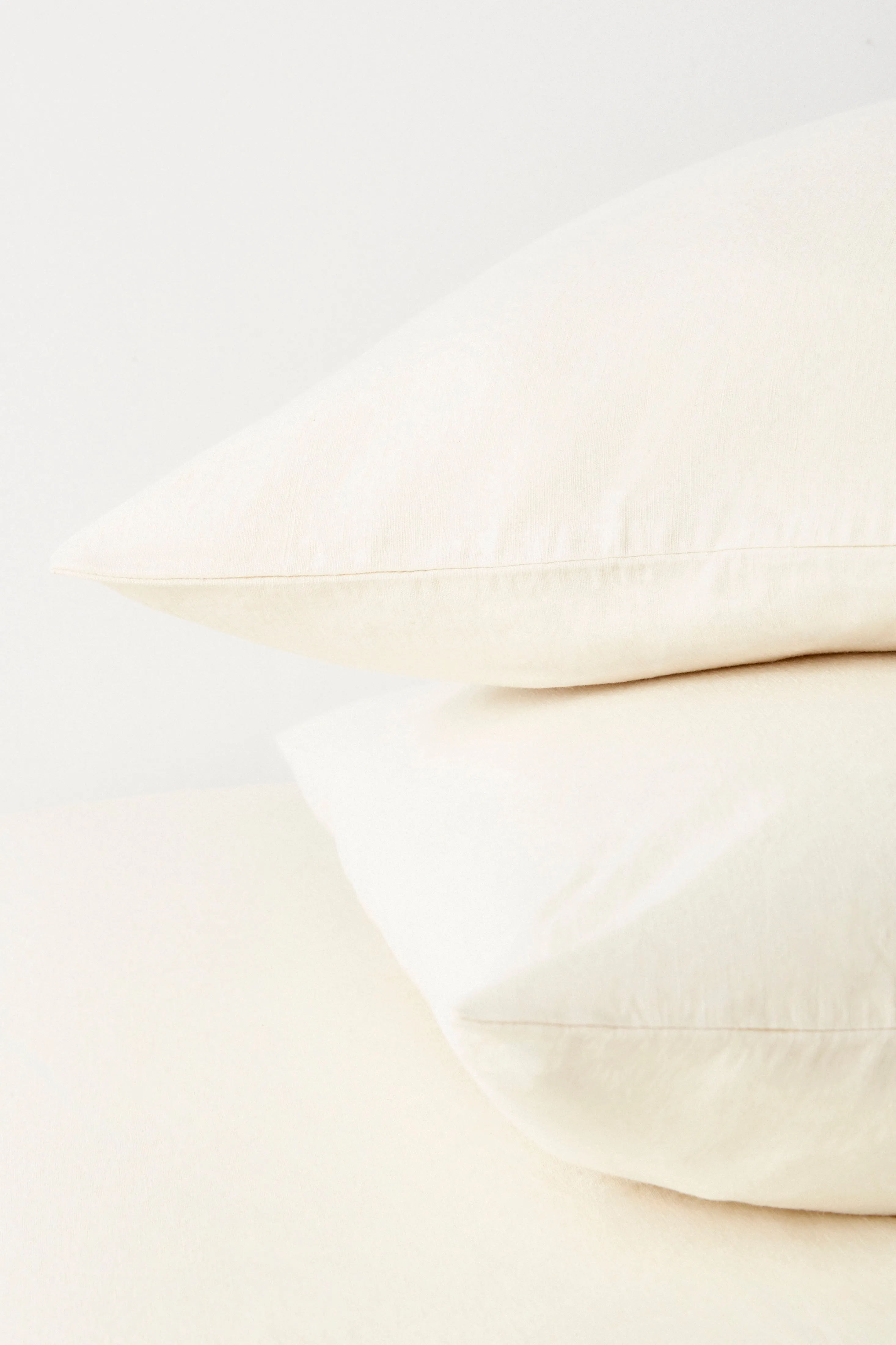 Linen Fitted Sheet and Pillow Set in Natural